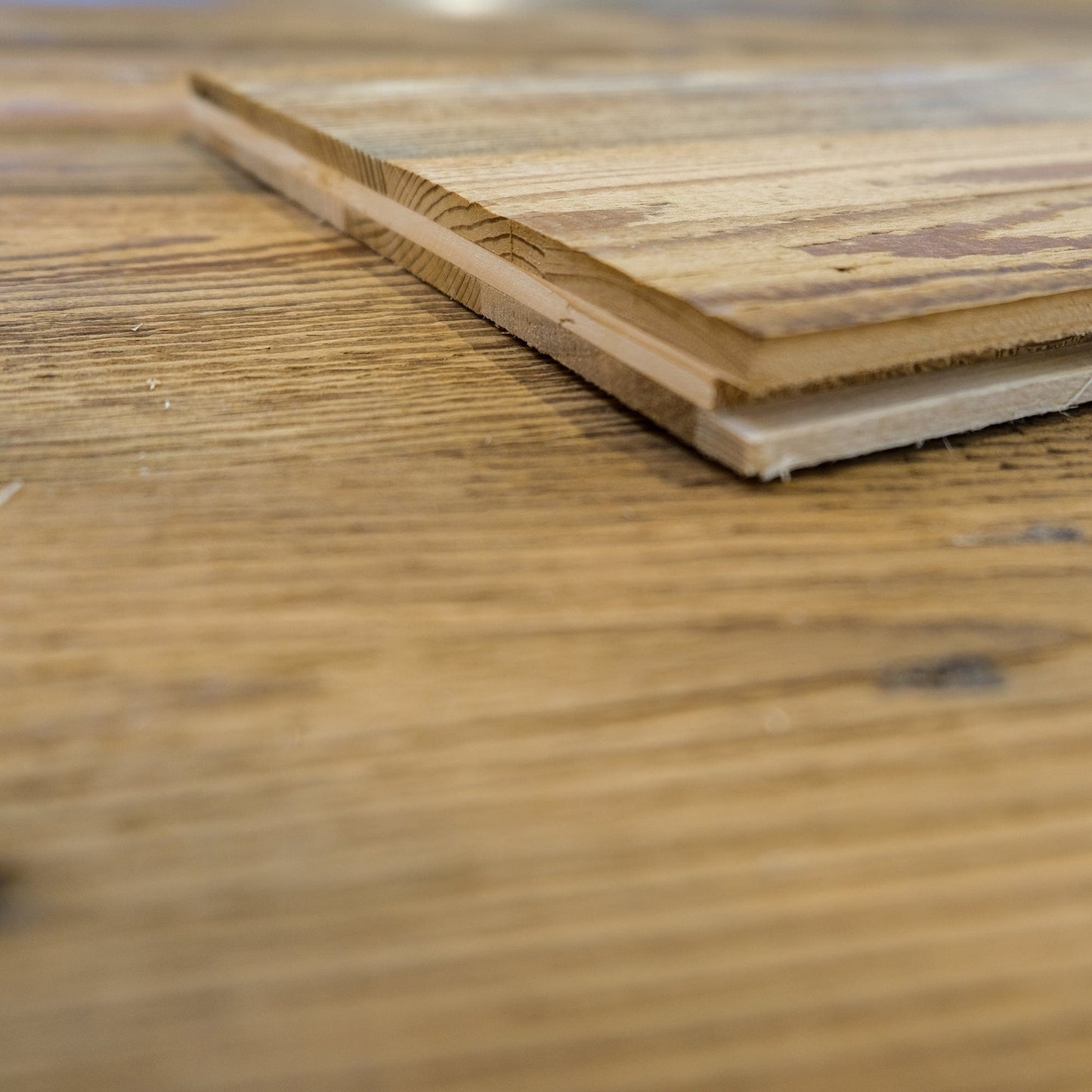 Wand- & Deckenverkleidung Altholz Fixformat mit Nut & Feder - karamell