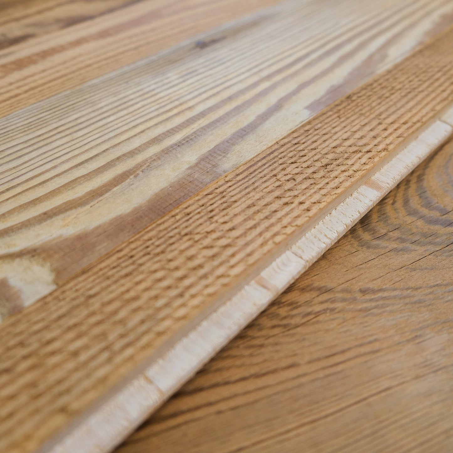 Wand- & Deckenverkleidung Altholz Fixformat mit Nut & Feder - karamell