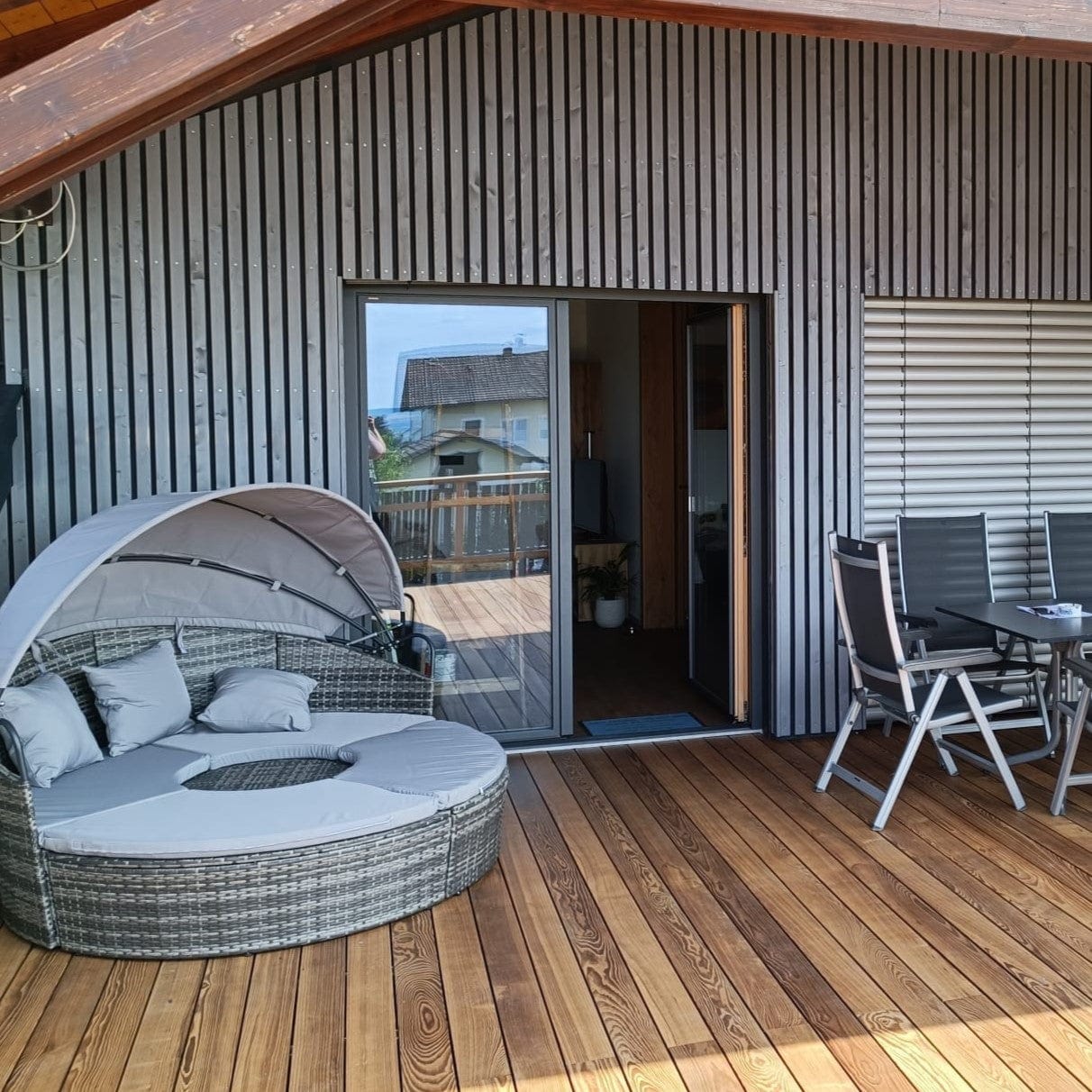 Facciata in legno di larice bisellate in Nordic Grey