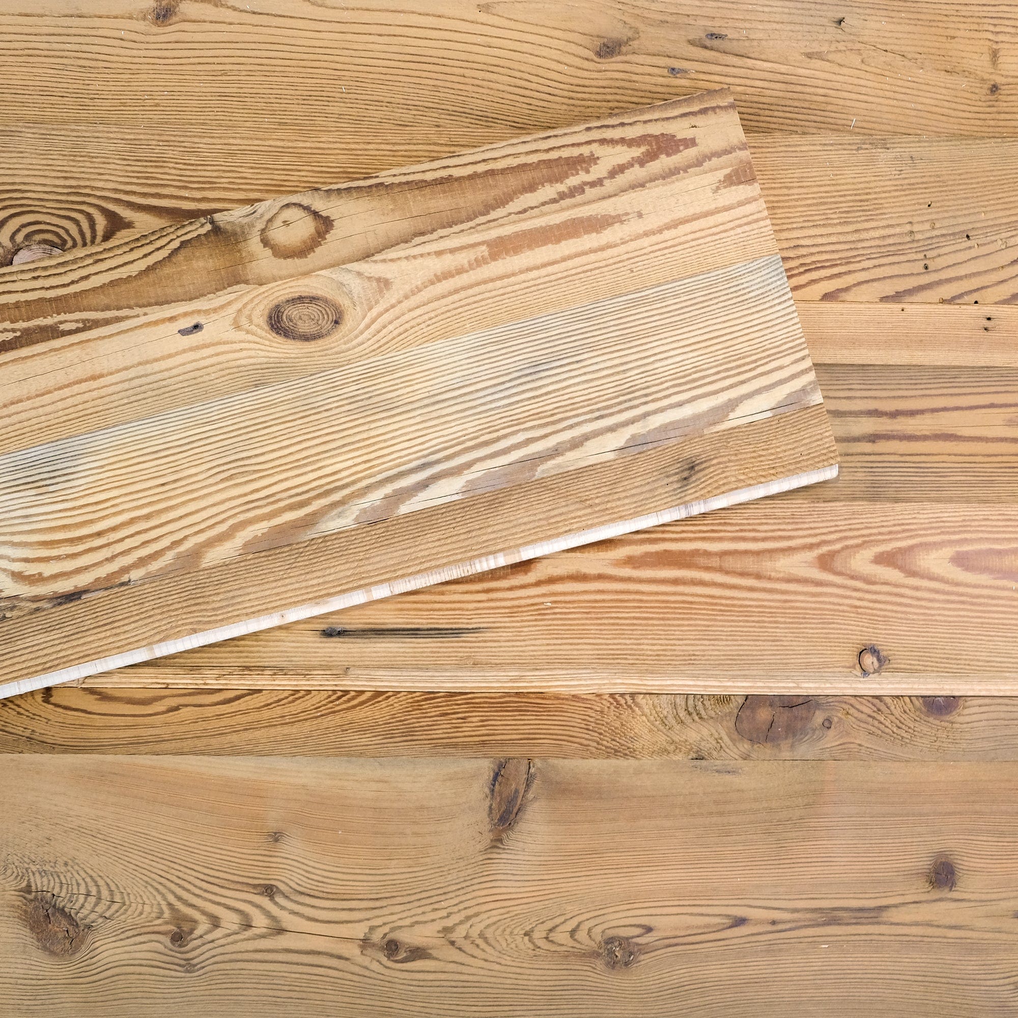 Wand- & Deckenverkleidung Altholz Fixformat mit Nut & Feder - karamell