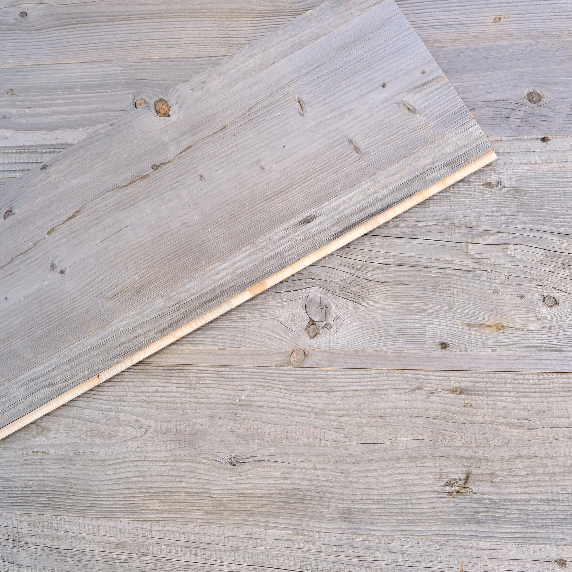 Wand- & Deckenverkleidung Altholz Fixformat mit Nut & Feder - silber