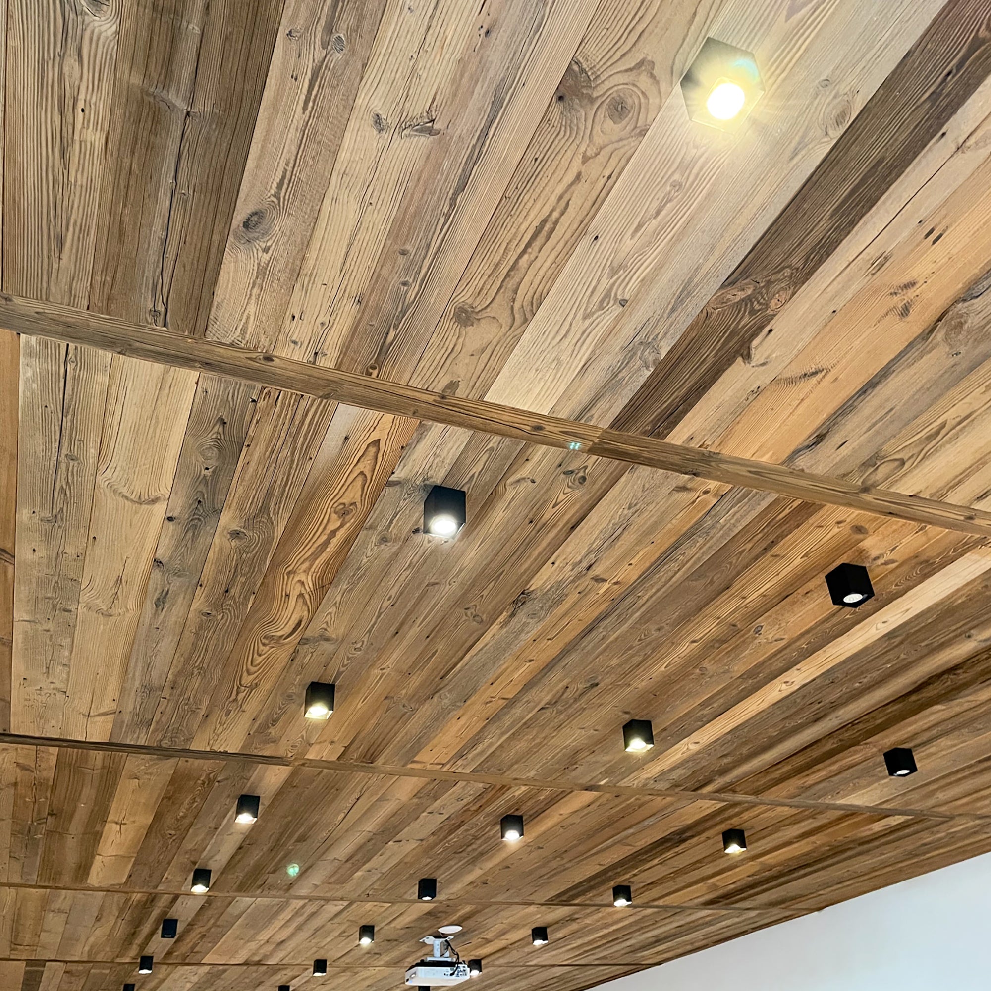 Wand- & Deckenverkleidung Altholz mit Nut und Feder