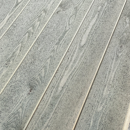 Holz Fassade Lärche Forrest Grey in Rauoptik