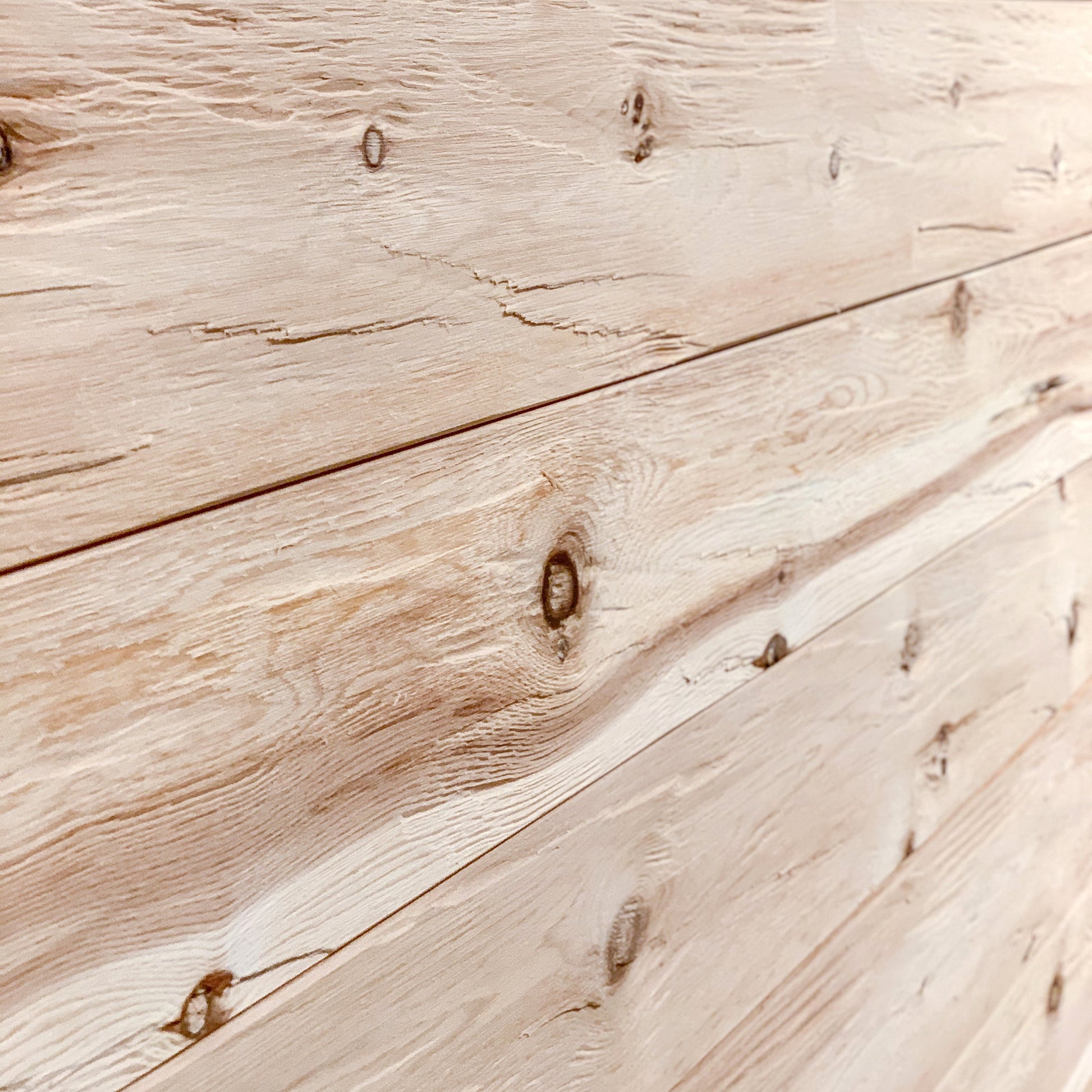 Pannelli murali / soggiorno in legno di pino cembro tagliato e spazzol –  Trumer Holz Musterbestellung