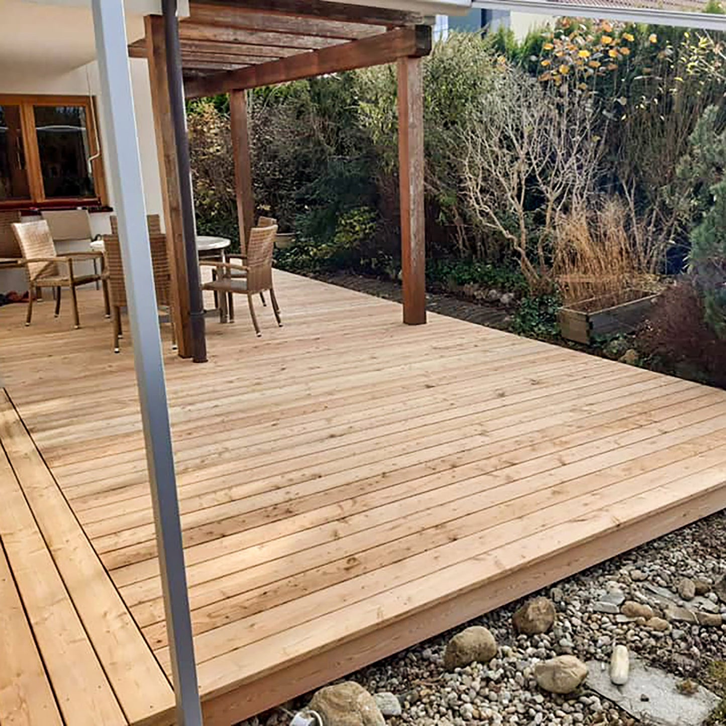 Smooth larch decking – super strong 28mm!