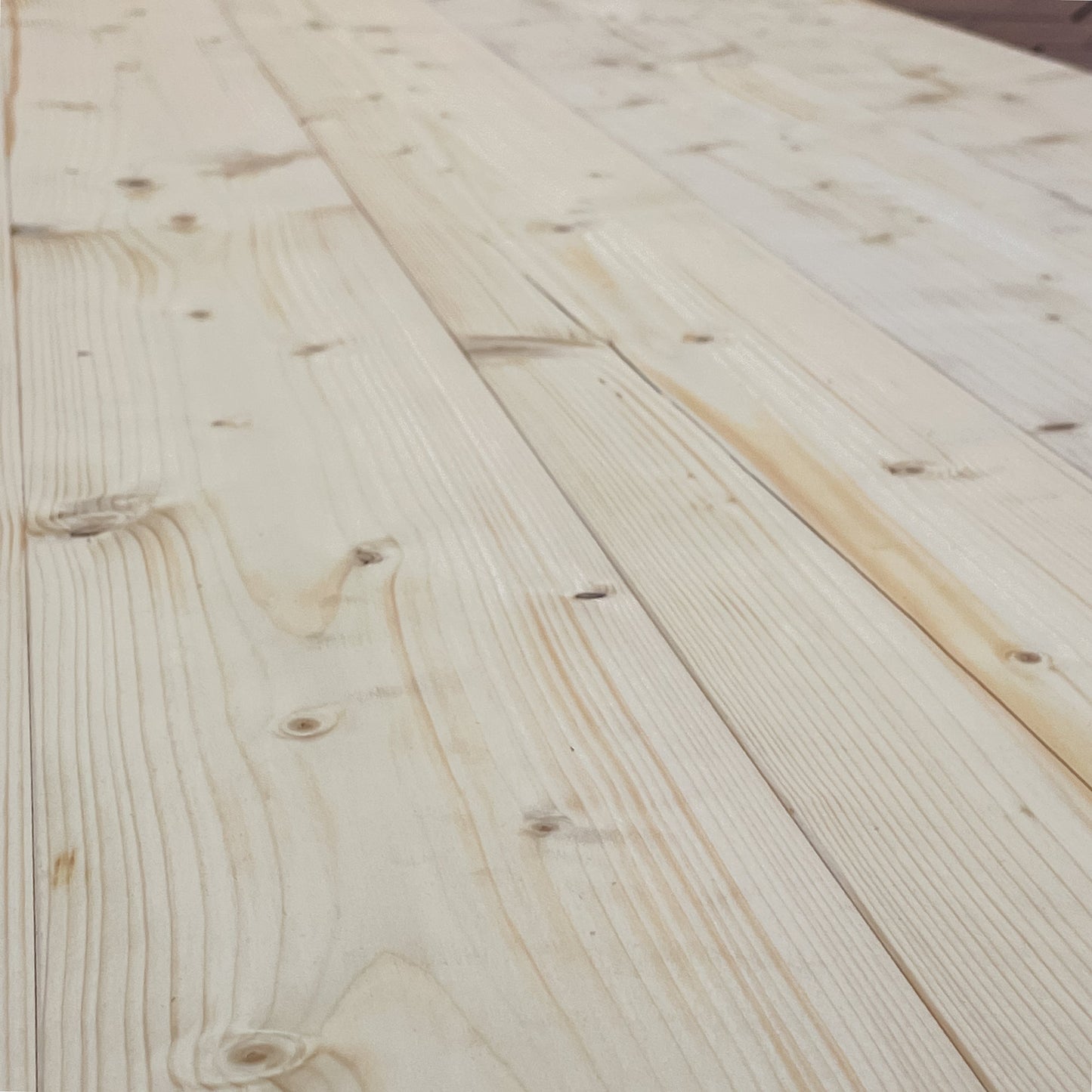 Pavimento in legno di abete rosso, oliato pronto per l'uso