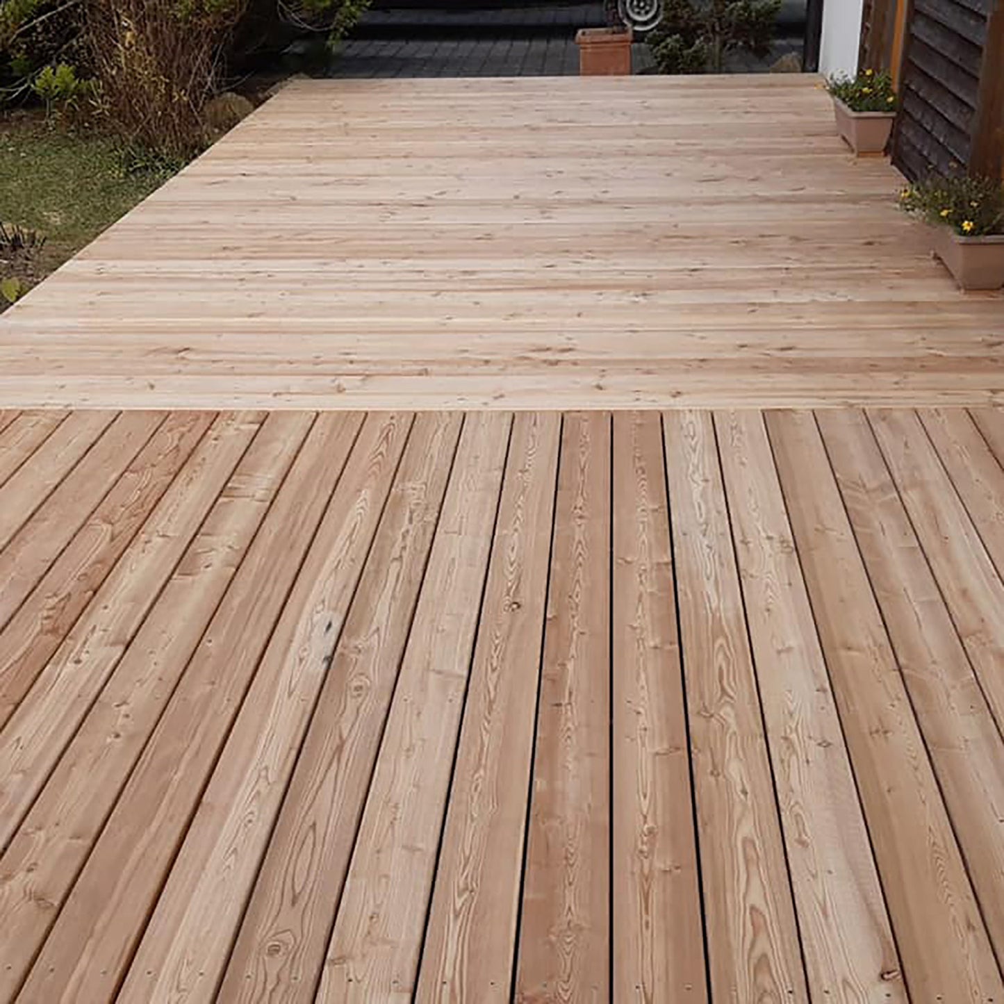 Smooth larch decking – super strong 28mm!